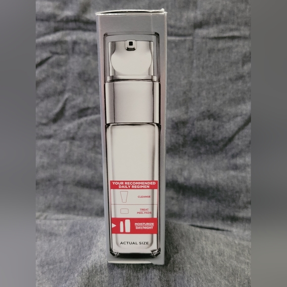 REVITALIFT BRIGHT REVEAL BRIGHTENING DAY MOSTURIZER GLYCOLIC SPF 30 - Picture 6 of 8